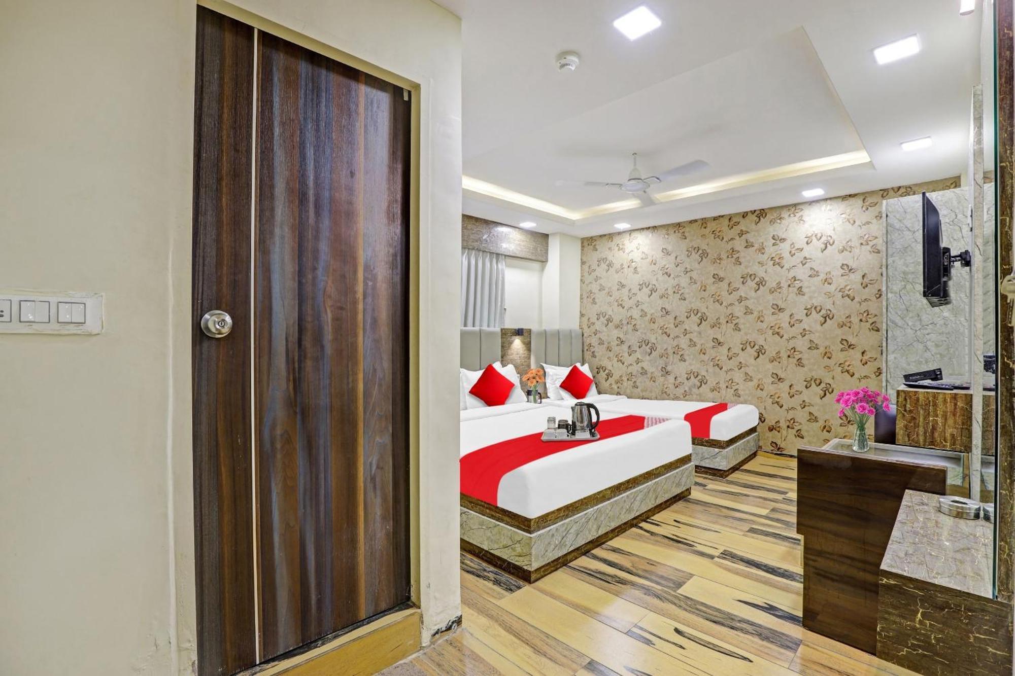 Collection O Hotel Raj Palace 巴罗达 外观 照片